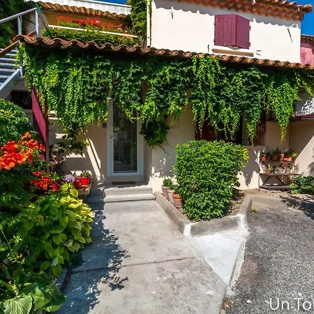Un Tour En Apartment Arles